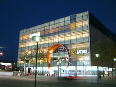 Die Saturn-Filialen in Deutschland bleiben weiter bestehen, wie etwa dieser Markt in Hamburg. (Bild: Staro1, Wikimedia Commons)