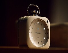 The Clock zeigt die Uhrzeit durch Licht statt durch Zeiger an.