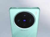 Das Vivo X200 wird es zumindest in China offenbar auch als Kompaktversion geben, inklusive Zeiss-Telefoto-Kamera. (Bildquelle: Vivo)