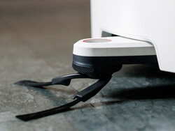 Der Arm fährt für ein gründliches Reinigen in den Ecken automatisch aus. (Bildquelle: Daniel Schmidt)