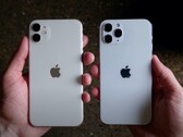 Das iPhone 12 Pro (rechts im Bild) könnte im Vergleich zu den aktuellen Modellen deutlich bessere Kamera-Objektive erhalten. (Bild: iUpdateOS)