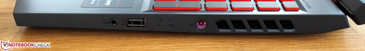 Rechte Seite: 3,5-mm-Klinke, USB-A 2.0, Power