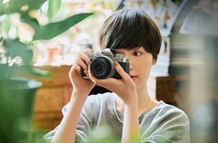 Die Nikon Z fc greift den Look der analogen Nikon FM2 Spiegelreflexkamera wieder auf. (Bild: Nikon)