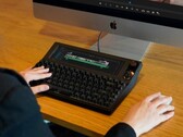 VisionBoard: Diese Tastatur bringt Display und Drehregler mit