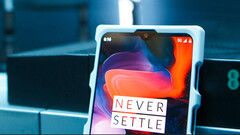 5G: OnePlus zeigt sein 5G-Handy als Prototyp auf dem MWC 2019 hinter Glas.