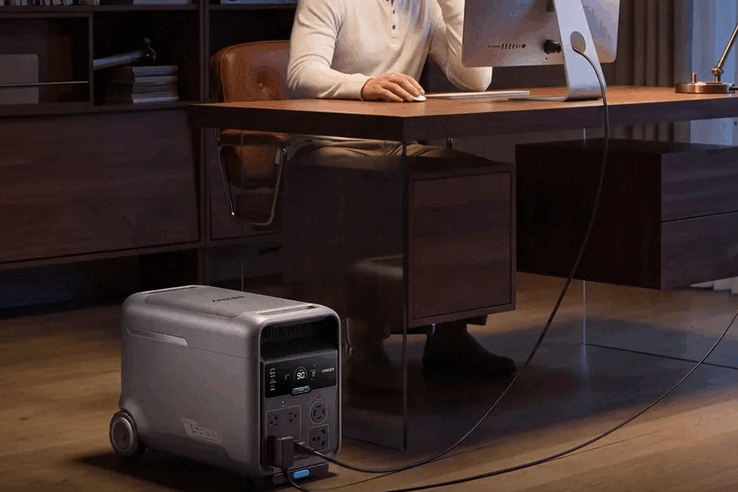 Neben herkömmlichen Steckdosen, USB-A und einem 100-Watt-USB-C-Anschluss stehen auch 240-Volt- und Wohnmobilanschlüsse zur Verfügung.