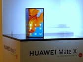Die ersten inoffiziellen Bilder aus einem zu früh geleakten Video von Huaweis erstem faltbaren Mate X.