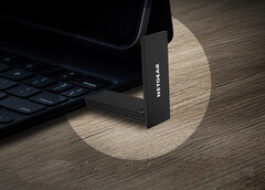 Der neueste WLAN-Adapter von Netgear verbindet Computer per USB 3.0 mit einem Wi-Fi 6E-Netzwerk. (Bild: Netgear)