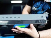 Das Entwickler-Kit für die Xbox Series X besitzt ein Display auf der Vorderseite. (Bild: Gamers Nexus)
