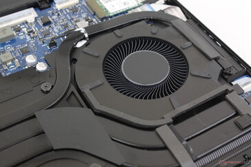 Die Lüfterlautstärke ist ziemlich hoch im Performance-Modus, aber angenehm im Balanced-Modus