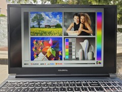 Im Freien bei bedecktem Himmel