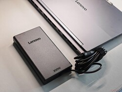 Großes 300-Watt-Netzteil