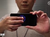 Xiaomi-CEO demonstriert displayfüllenden Fingerscanner
