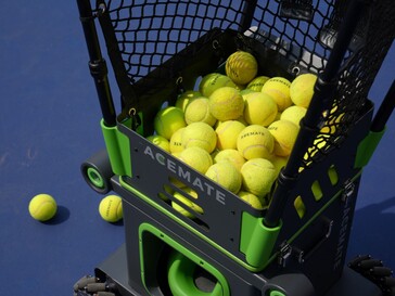 Der Acemate S10 Pro Tennisroboter bietet Platz für bis zu 100 Bälle.