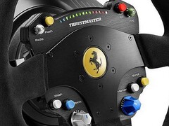 Über dem Ferrari-Logo zum ersten Mal eine Drehzahlanzeige.