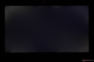 Mäßig unebenes Backlight Bleeding entlang der Ecken