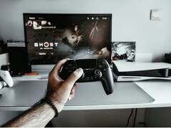 Ein Reddit-Nutzer kann Ghost of Yotei auf seiner PS5 wegen einer fehlgeschlagenen Lizenzprüfung nicht starten und entfacht damit erneut die Debatte über digitale Spiele und physische Discs.