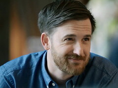 Im Samsung-Video haben die Akteure für das Surface von Microsoft nur ein müdes Lächeln übrig.