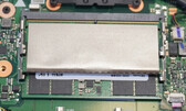Zwei RAM-Slots, nur einer mit Wärmeableitung