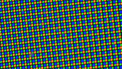 Das OLED-Display setzt auf eine RGGB-Sub-Pixel-Matrix bestehend aus einer roten, einer blauen und zwei grünen Leuchtdioden.