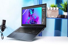 Das Asus Vivobook Pro 16 setzt auf ein 120 Hz schnelles 3,2K-OLED-Display im 16:10-Format. (Bild: Asus)