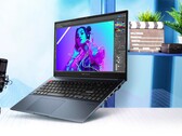 Das Asus Vivobook Pro 16 setzt auf ein 120 Hz schnelles 3,2K-OLED-Display im 16:10-Format. (Bild: Asus)
