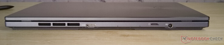 Hinten: HDMI 2.1 FRL; microSD-Kartenleser; DC-Spannungsversorgung