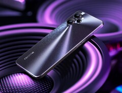 Das Realme 9i 5G ist wahlweise in Schwarz, in Blau oder in Gold erhältlich, jeweils mit glitzerndem Finish. (Bild: Realme)