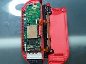 Joy-Con-Drift: Dieses Stück Pappe soll die Lösung sein (Bild: VK's Channel)