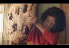 Mehr vom Keks: Beim iPhone Xs Max ist Größe alles, sagt Apple in ihrem ersten Werbespot.