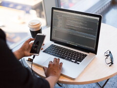 Arbeitsplatz Computer: Im Job arbeitet jeder Zweite inzwischen am Computer.