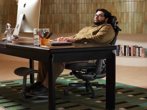 Endlich können große und kräftig gebaute Personen ergonomisch sitzen.