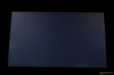 Leichtes bis mäßiges ungleichmäßiges Backlight Bleeding