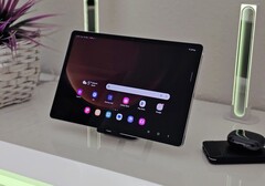 Das Samsung Galaxy Tab S9 FE Plus Topmodell mit 5G-Modem und 256GB Speicher ist nun günstiger denn je (Bild: Marcus Herbrich)