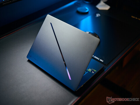 Asus ROG Zephyrus G16 Laptop im Test - RTX 4090 im schlanken Gamer mit angezogener Handbremse