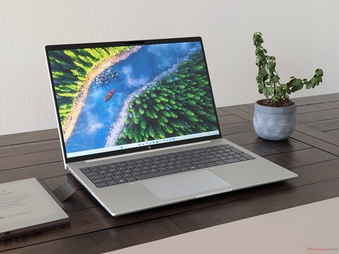 HP EliteBook 8 G1a 16 AI Laptop Test: Rundum neu designt