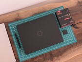 Durch den Herstellungsprozess des Laptop 13 Pro ähnelt er eher herkömmlichen Prosumer-Clamshells wie dem Razer Blade