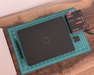 Durch den Herstellungsprozess des Laptop 13 Pro ähnelt er eher herkömmlichen Prosumer-Clamshells wie dem Razer Blade
