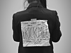 Google bezieht klare Stellung gegen Hasskommentare im Netz (Bild: Ilayza Macayan via Unsplash)