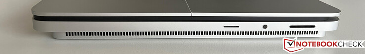 Rechts: microSD-Kartenleser, 3,5-mm-Audio, Surface Connect