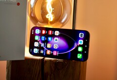 Das Xiaomi 17 Max bringt extreme 8.000 mAh an Akkukapazität mit.
