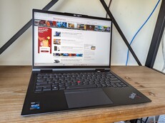 Das Lenovo ThinkPad X1 Yoga Gen 8 mit 5G ist jetzt so günstig wie noch nie (Bildquelle: Allen Ngo)