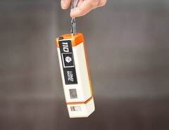 Die Lomomatic 110 ist enorm kompakt, nimmt Fotos auf kleine 110er-Filmrollen auf. (Bild: Lomography)