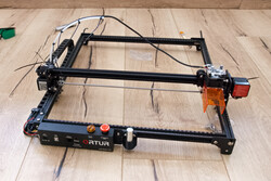 Der Aufgebaute Ortur Laser Master 2 Pro mit Kabelführung für den Laser