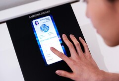 Samsung versteckt Sensoren in einem OLED-Panel im Smartphone-Format.