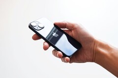 Das Apple iPhone 13 mini kommt mit einem etwas schlechteren Display als das iPhone 13, laut DxOMark. (Bild: Jeremy Bezanger)