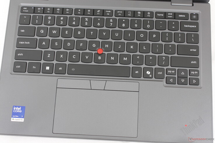 Komfortable Tastatur mit einem Tastenhub von 1,5 mm und einem etwas größeren Clickpad als beim ThinkPad X1 2-in-1 Gen 10 (12 x 6,5 cm gegenüber 12 x 5,6 cm)
