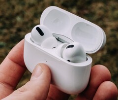 Die Apple AirPods Pro sollen AI-Live-Übersetzungen per Software-Update erhalten. (Bildquelle: Mark Zu)