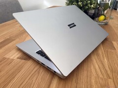 Schenker Vision 14 2023 im Test - Magnesium-Ultrabook mit sehr langer Akkulaufzeit
