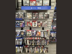 GameStop: Ein Gang, gefüllt mit physischen PS3-Spielen